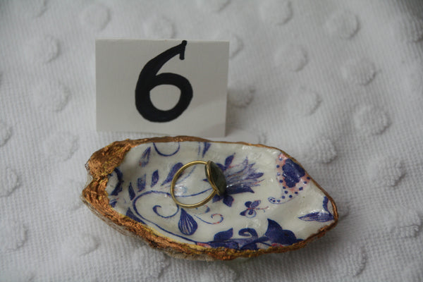 Oyster Trinket Dish (Red, White, Blue)